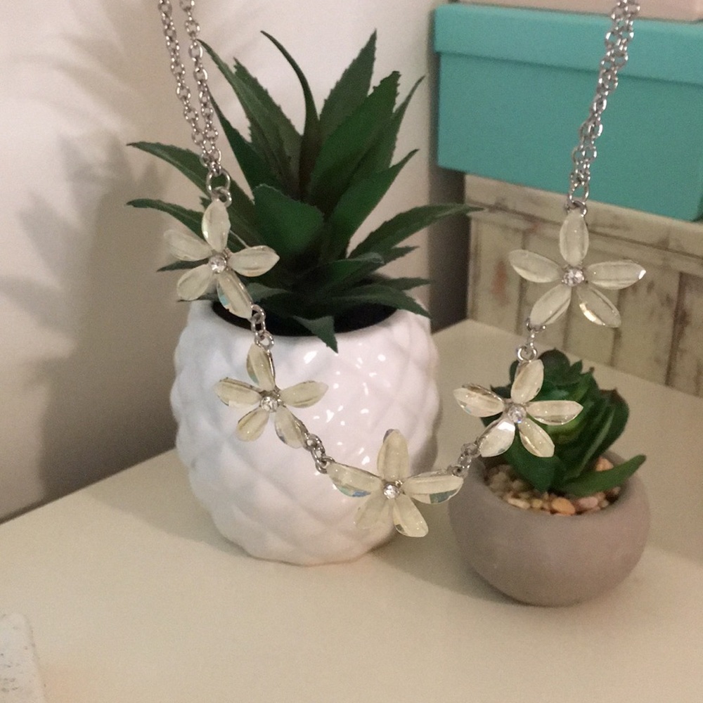 Sparkly Flowers Necklace